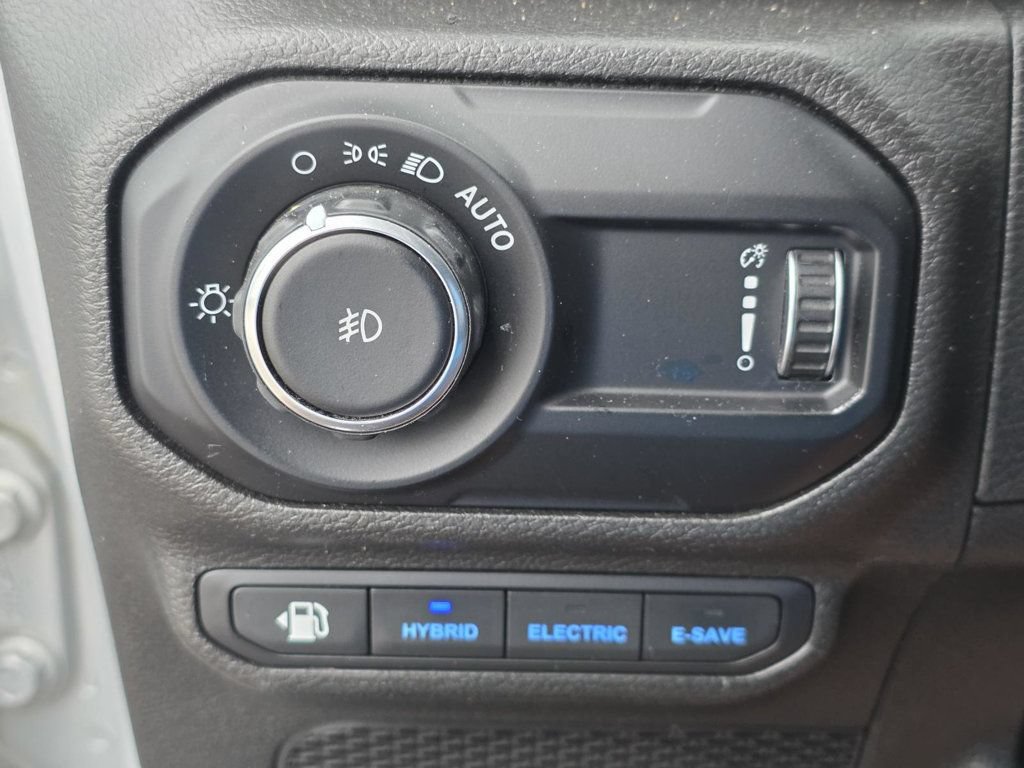 Used 2023 Jeep Wrangler Unlimited Sahara AWD/4WD image 24