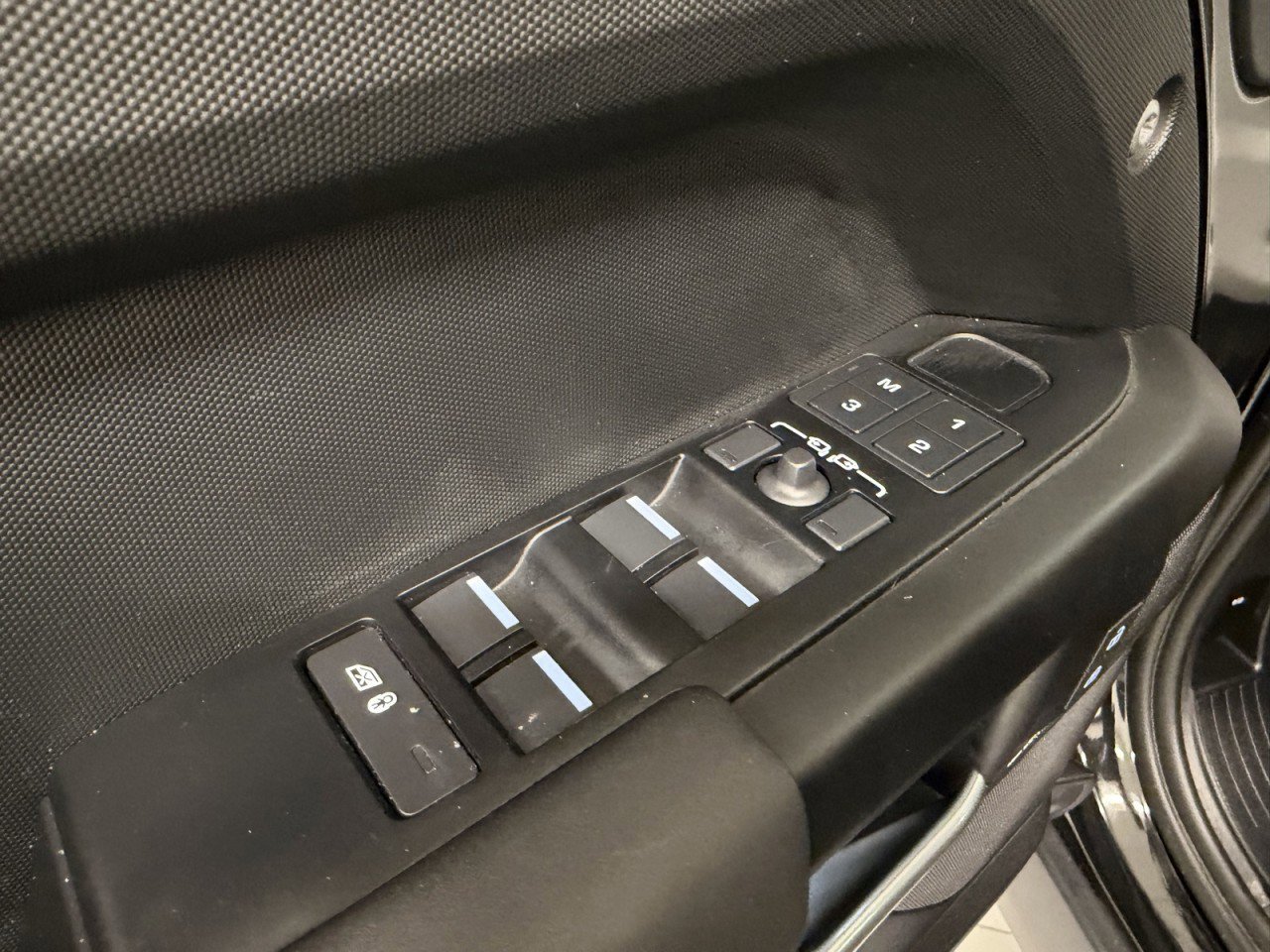 Used 2025 Land Rover Defender 110 S image 35