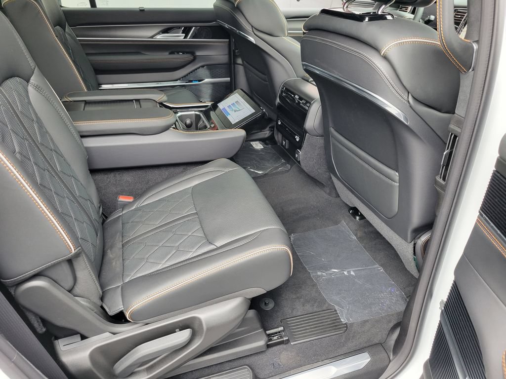 New 2026 Jeep Grand Wagoneer Summit AWD/4WD image 20