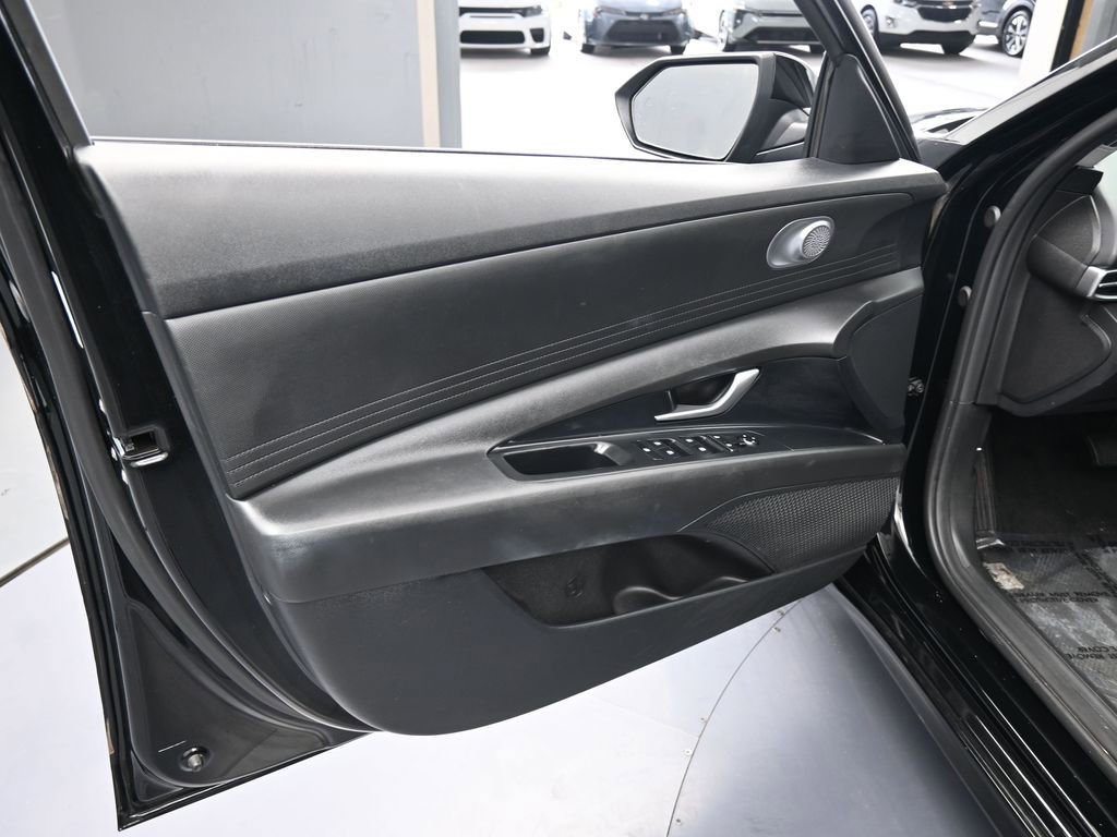Used 2023 Hyundai Elantra SEL image 15