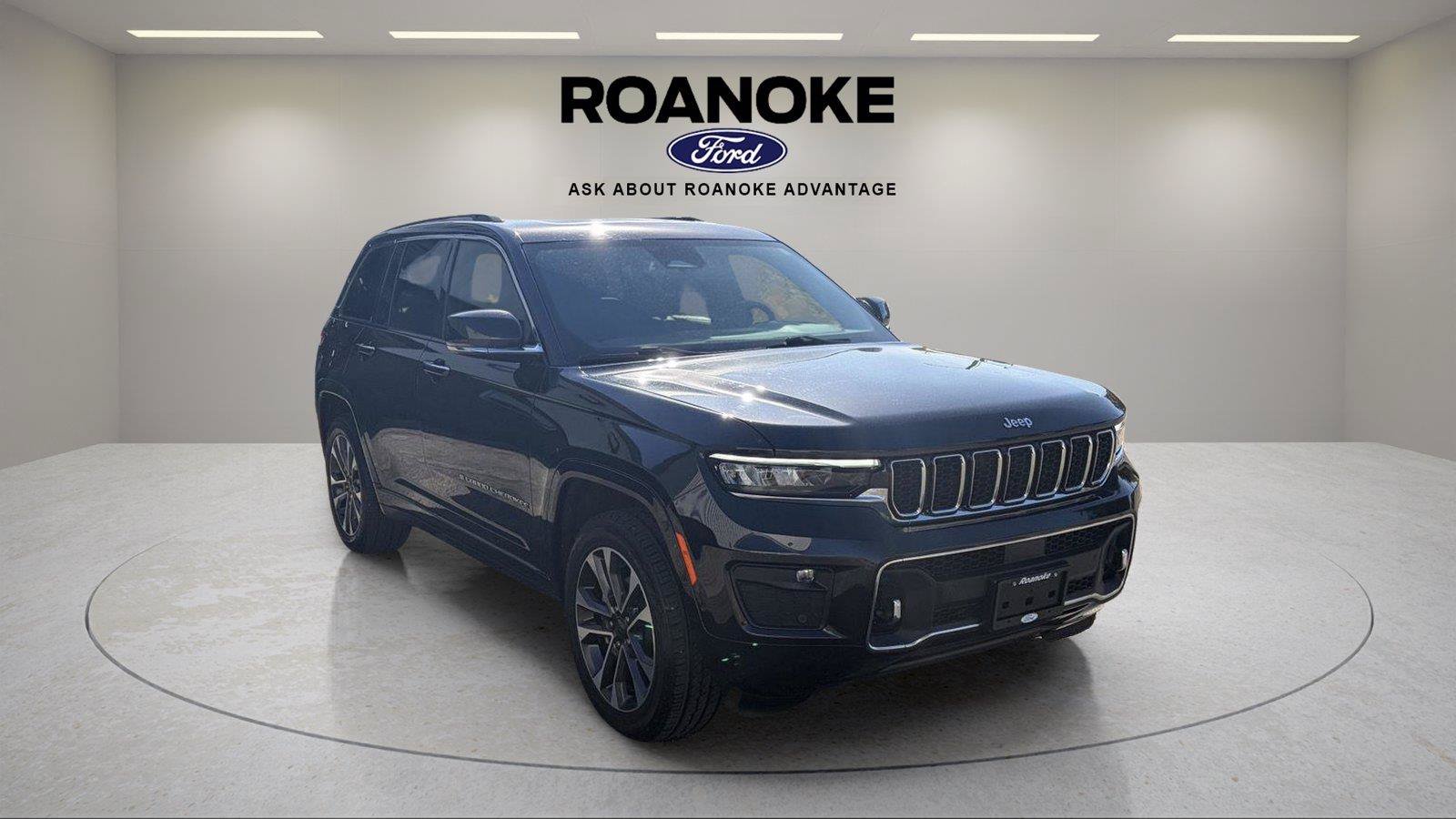 Used 2022 Jeep Grand Cherokee Overland w/ Luxury Tech Group IV AWD/4WD image 7