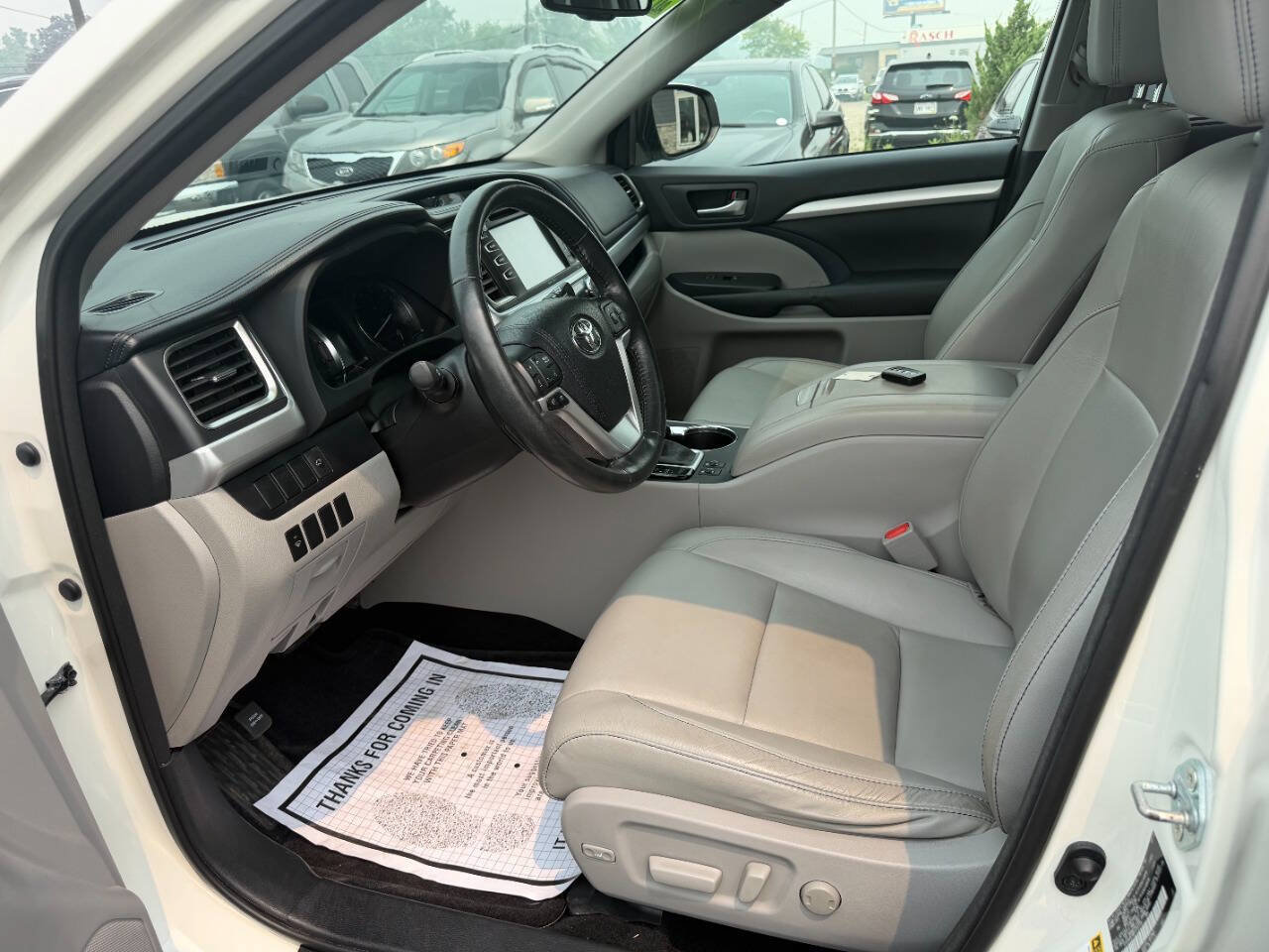 Used 2015 Toyota Highlander XLE AWD/4WD image 10