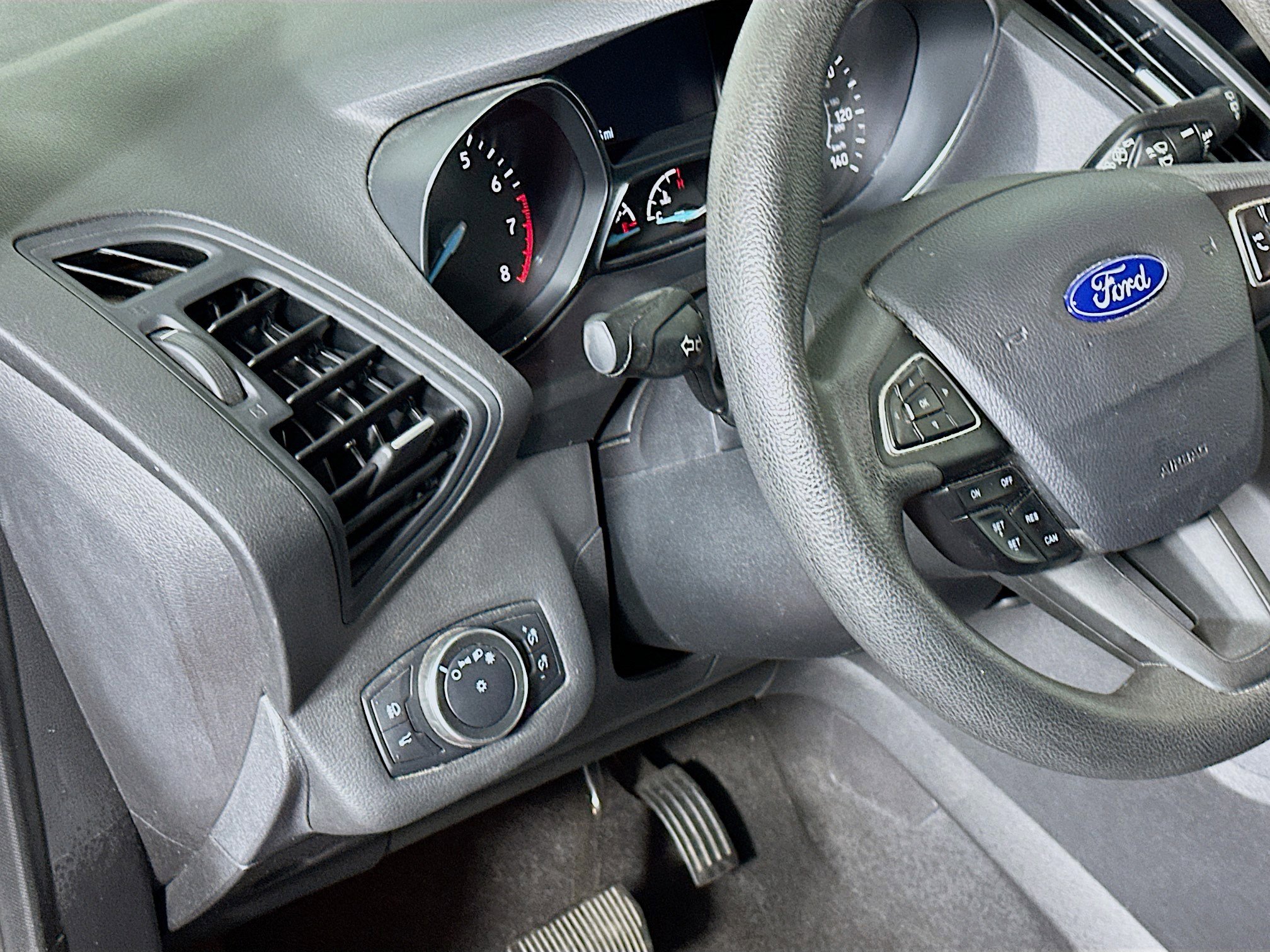 Used 2018 Ford Escape SE w/ SE Sync 3 Package image 16