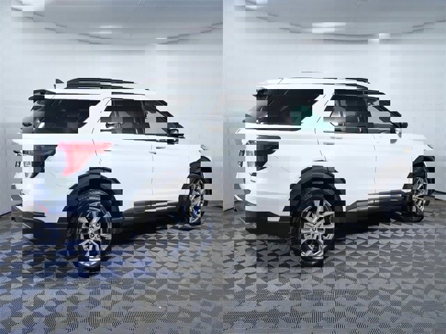 Certified 2023 Ford Explorer XLT w/ Equipment Group 202A image 8