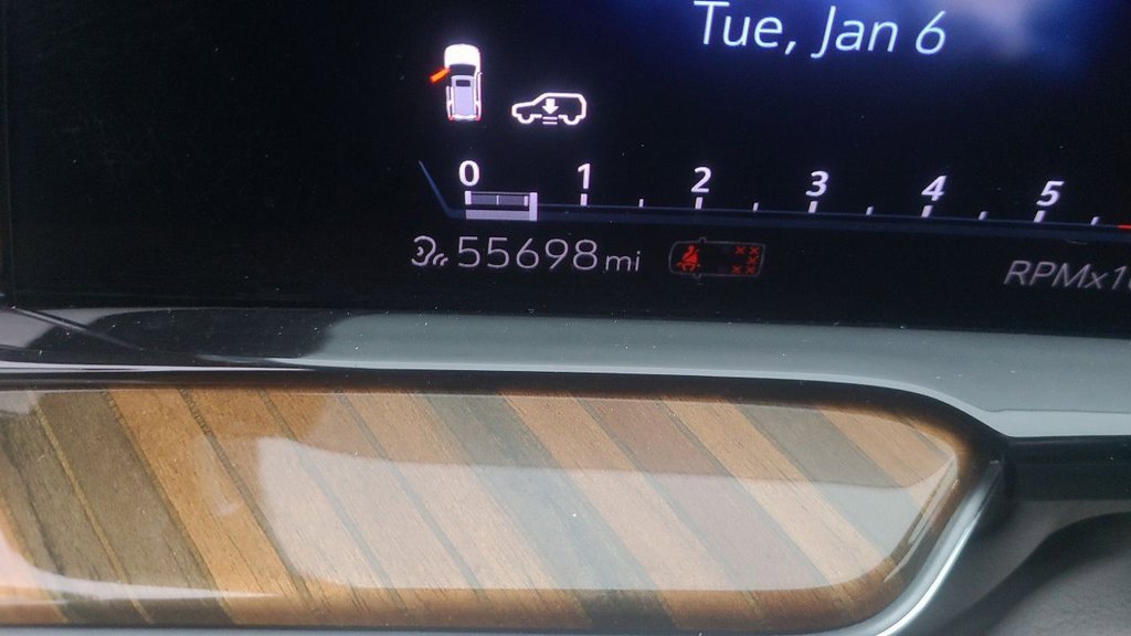 Used 2023 Cadillac Escalade ESV Premium Luxury Platinum w/ Heavy-Duty Trailer Package image 22