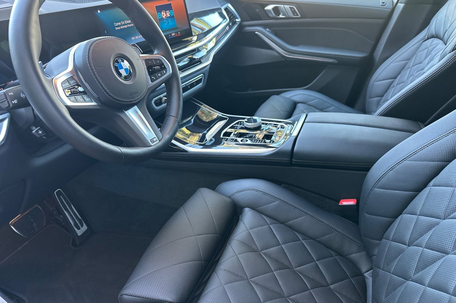 Used 2023 BMW X7 xDrive40i w/ M Sport Package image 11