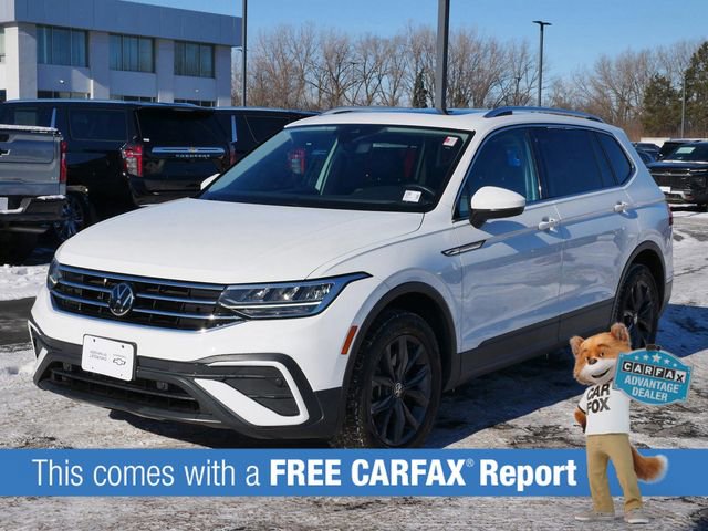 Used 2022 Volkswagen Tiguan SE w/ Panoramic Sunroof Package image 2