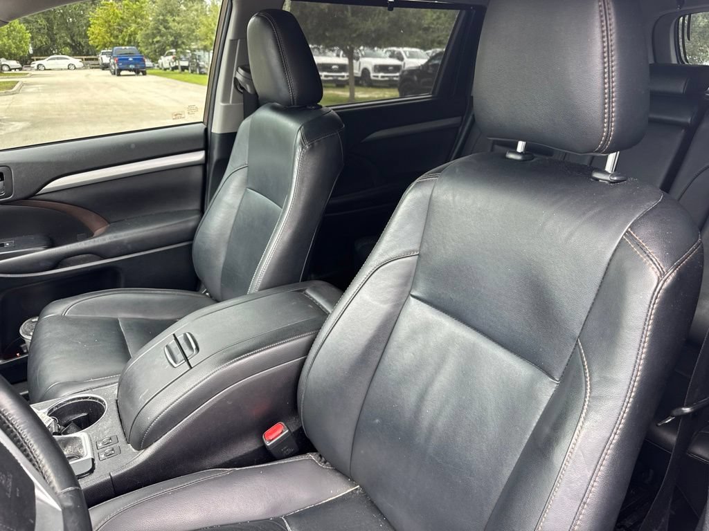 Used 2019 Toyota Highlander XLE FWD image 10
