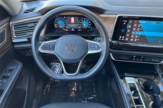 Used 2024 Volkswagen Atlas SE image 16