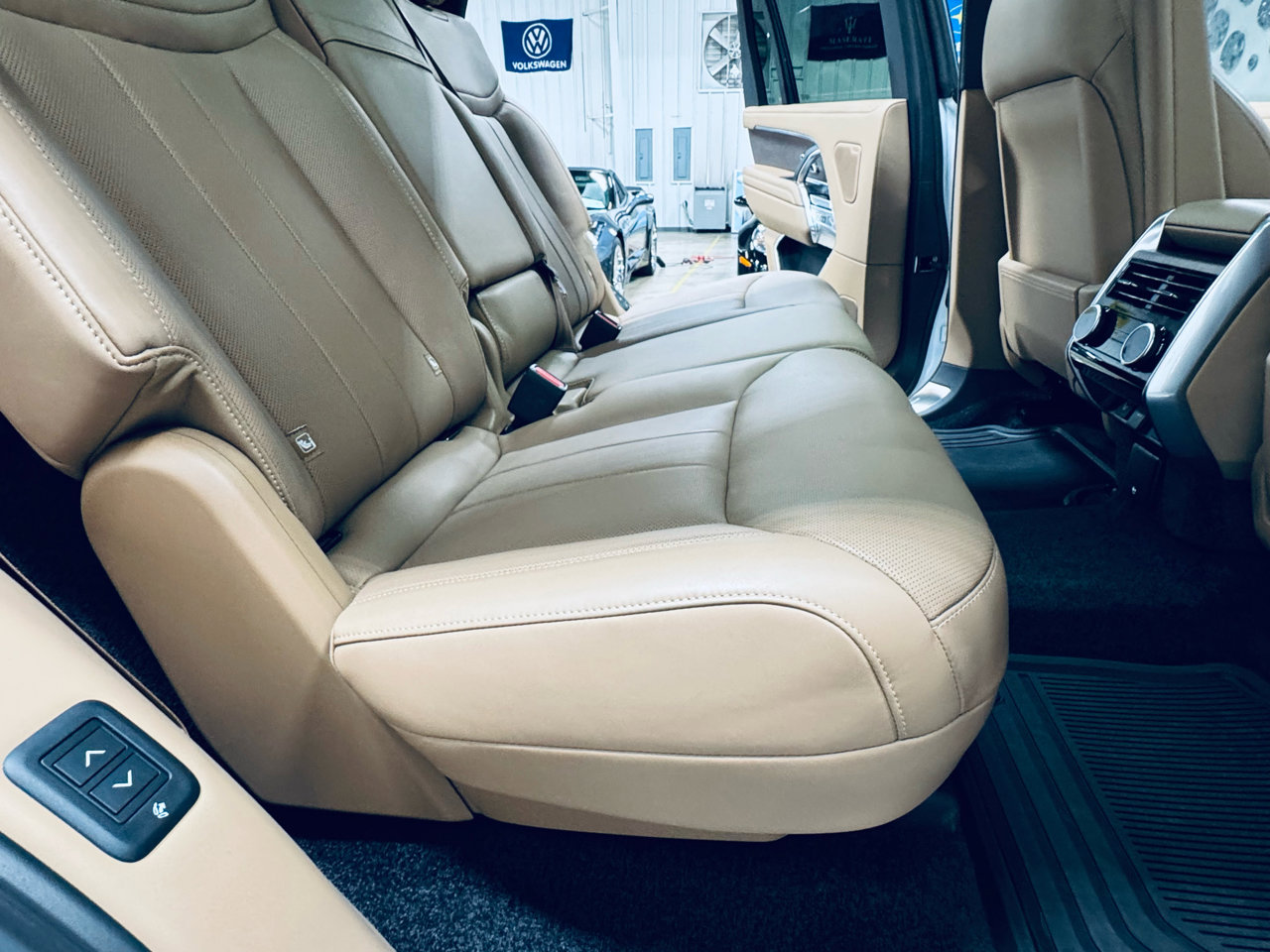 Used 2025 Land Rover Range Rover Long Wheelbase SE image 37