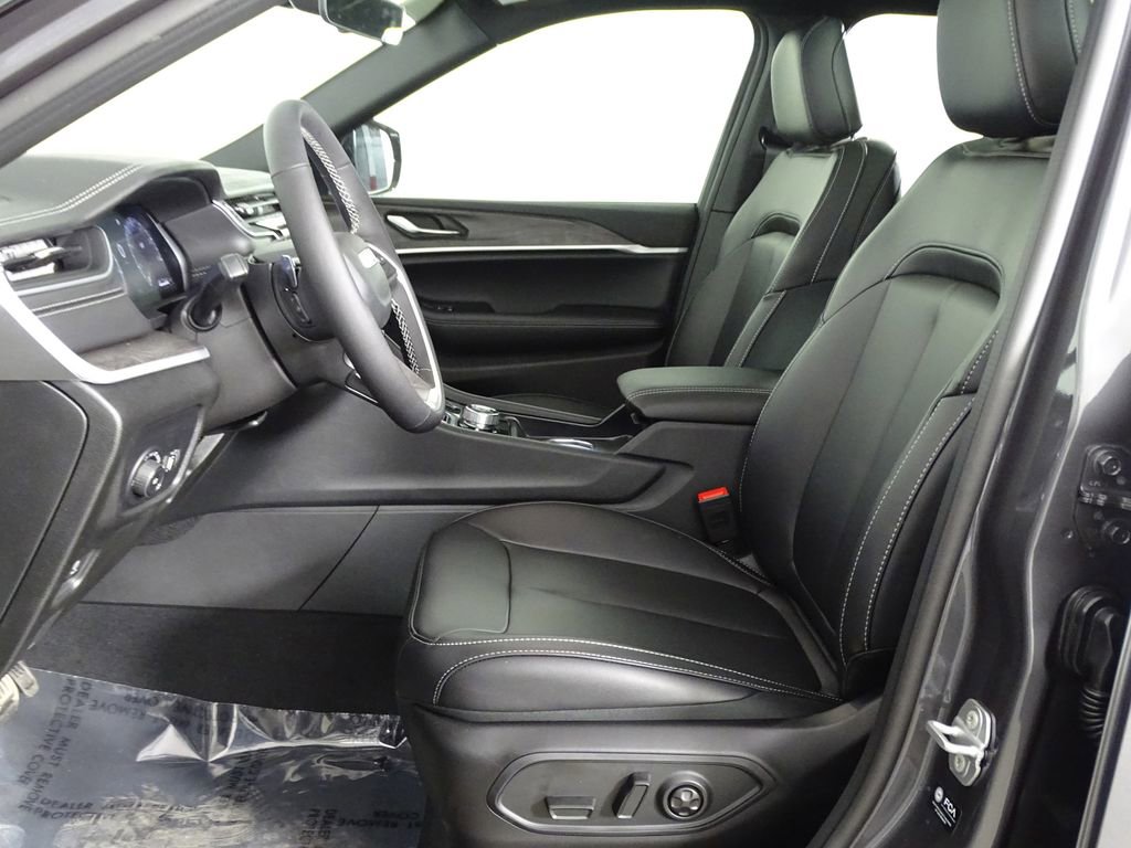 New 2025 Jeep Grand Cherokee L Limited image 13