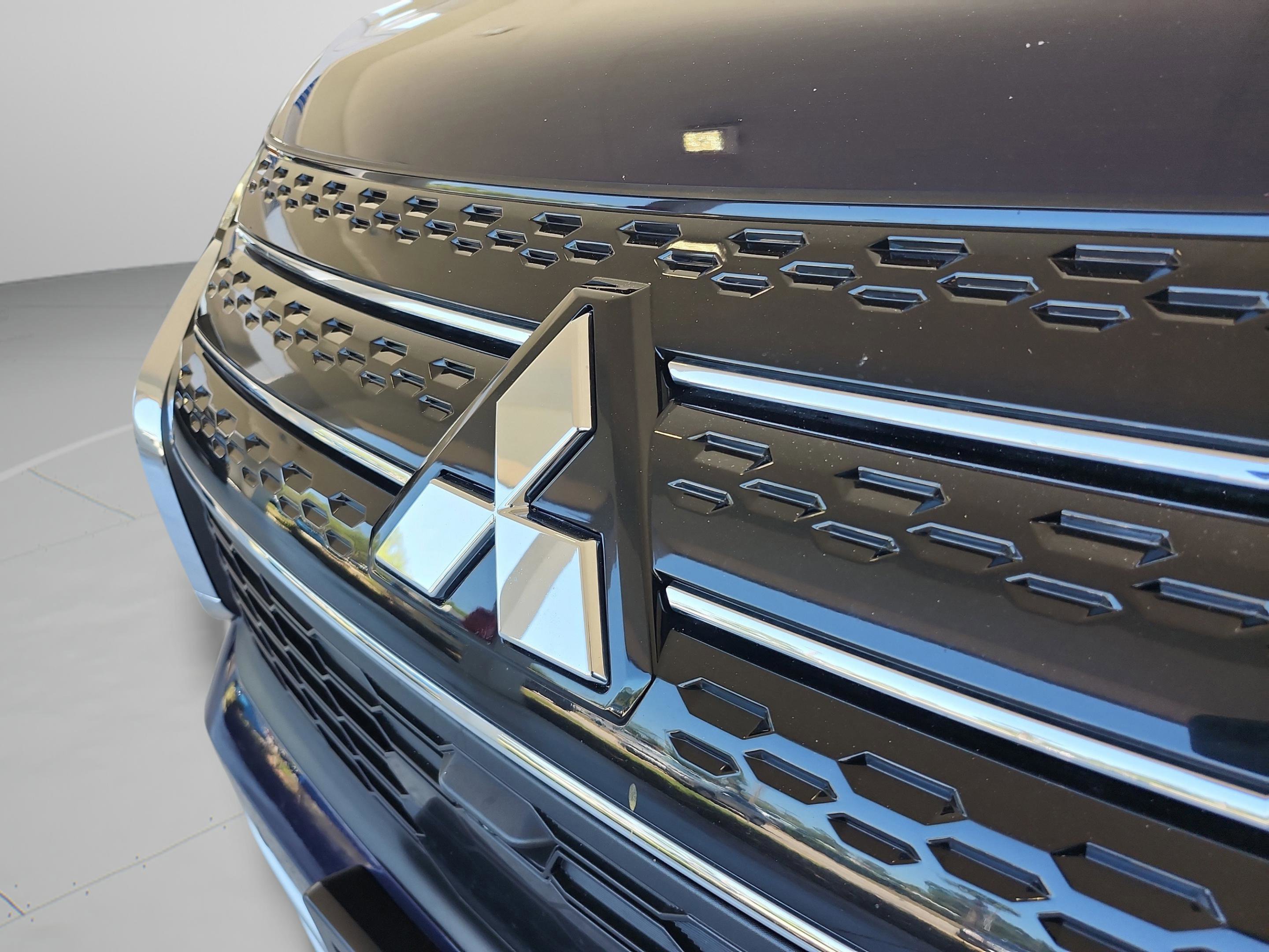 Used 2022 Mitsubishi Outlander SE image 32