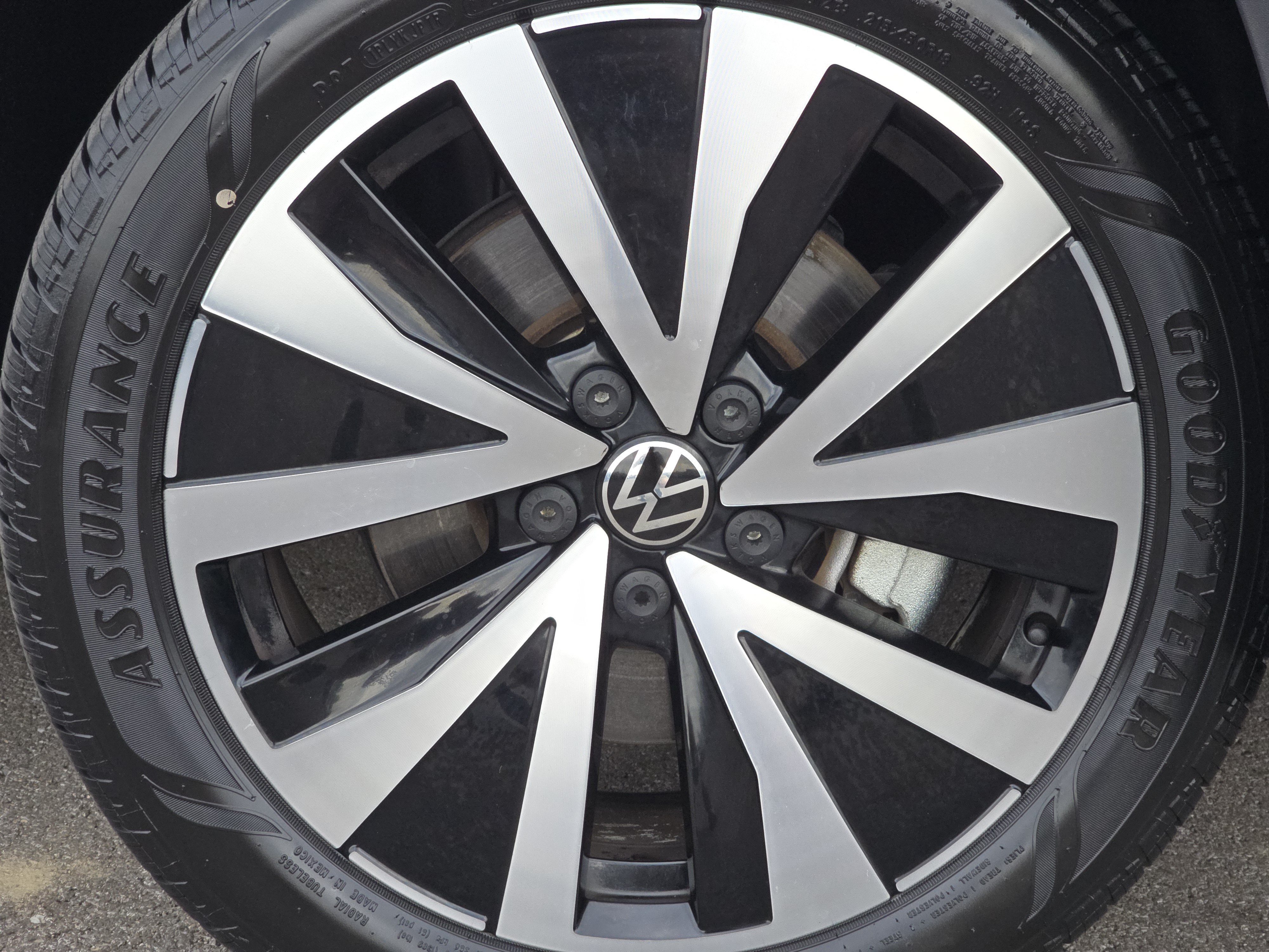 Used 2022 Volkswagen Taos SE FWD image 13