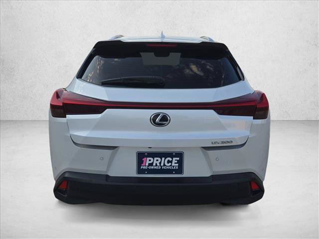 Used 2022 Lexus UX 200 w/ Premium Package FWD image 7