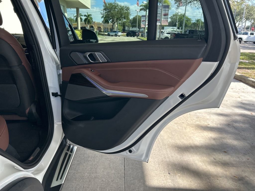 Used 2025 BMW X5 xDrive50e image 39