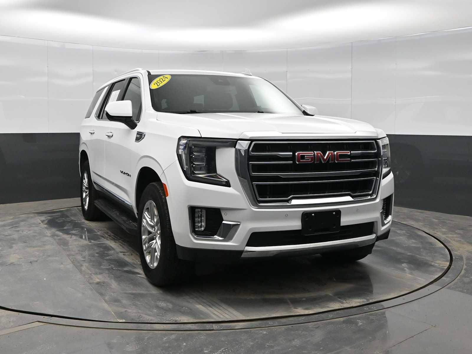 Used 2024 GMC Yukon SLT image 2