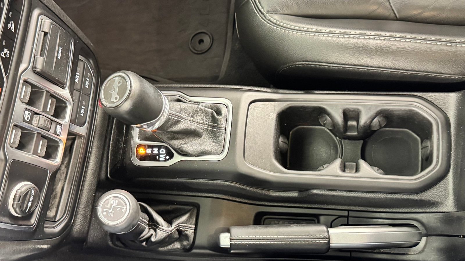 Used 2020 Jeep Wrangler Unlimited Sahara AWD/4WD image 30