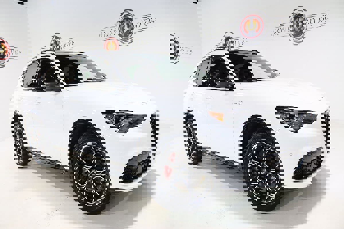 Used 2024 Alfa Romeo Stelvio Veloce image 7
