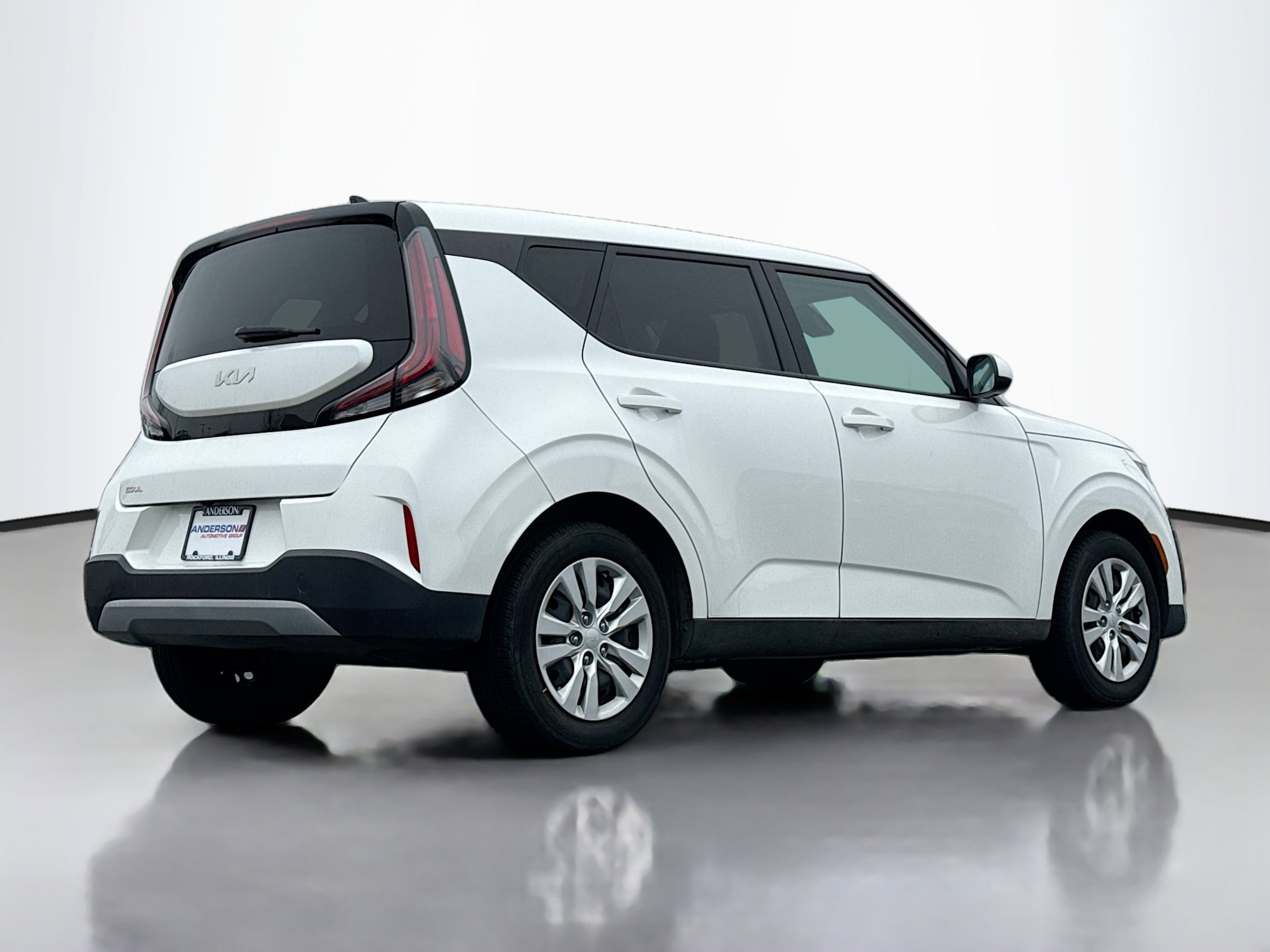 Used 2023 Kia Soul LX image 2