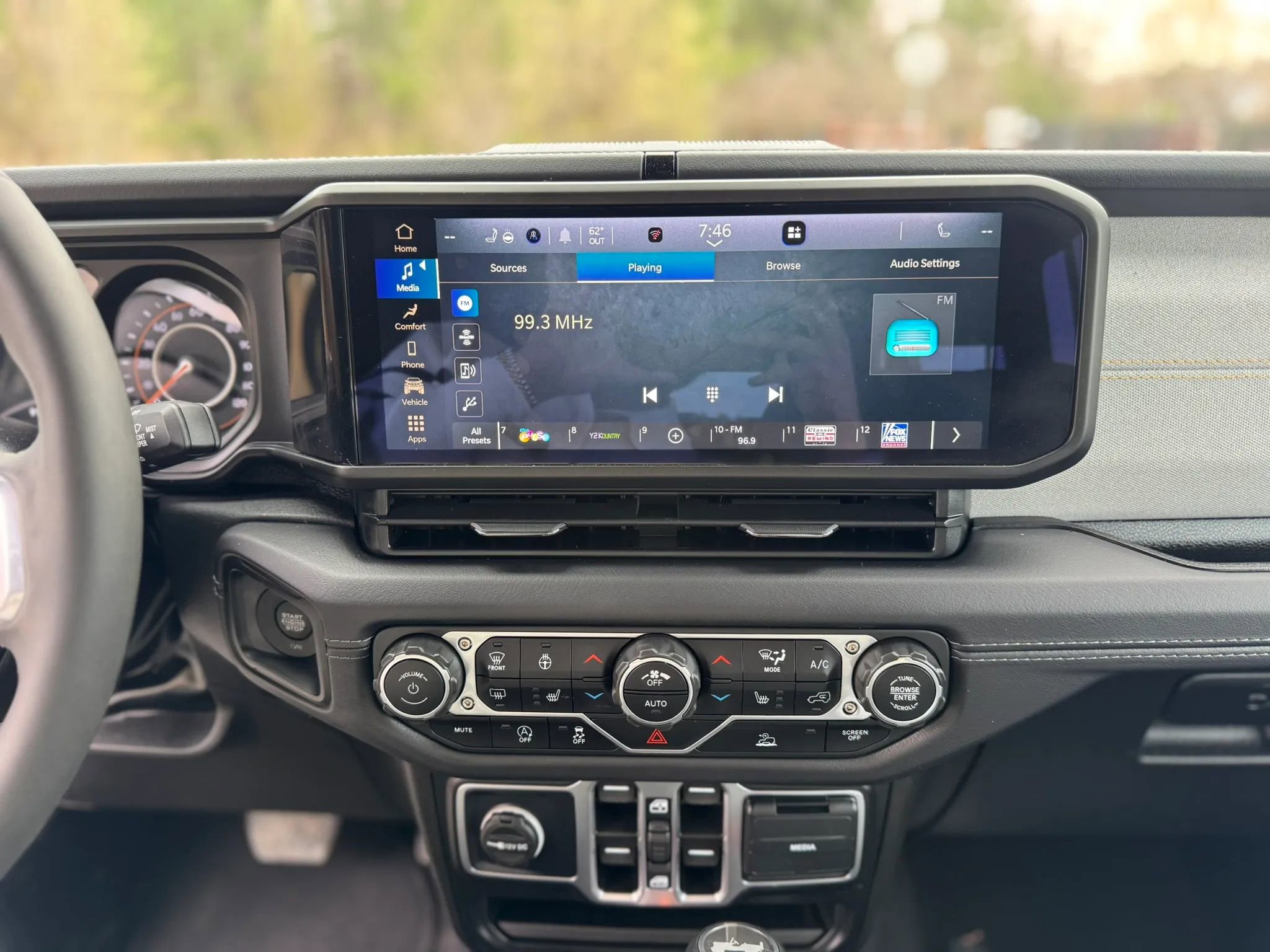 Used 2025 Jeep Wrangler Unlimited Sahara image 17