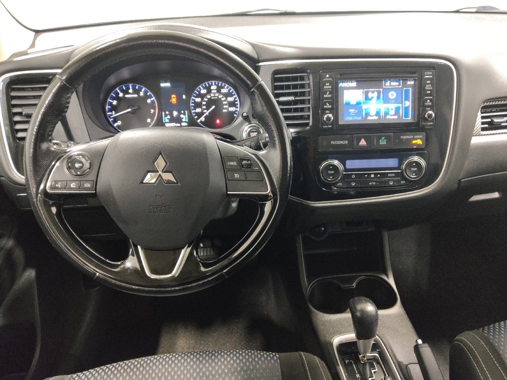 Used 2016 Mitsubishi Outlander SE image 22
