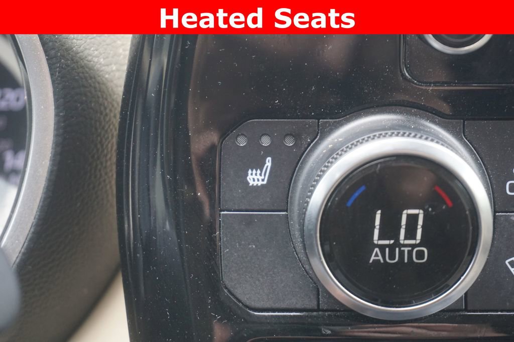 Used 2022 Toyota Highlander XLE AWD/4WD image 7
