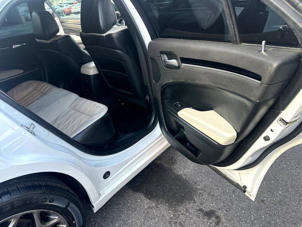 Used 2017 Chrysler 300 S image 30