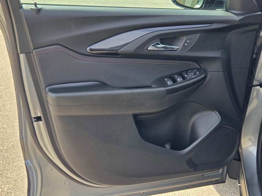 Used 2023 Chevrolet TrailBlazer RS image 27