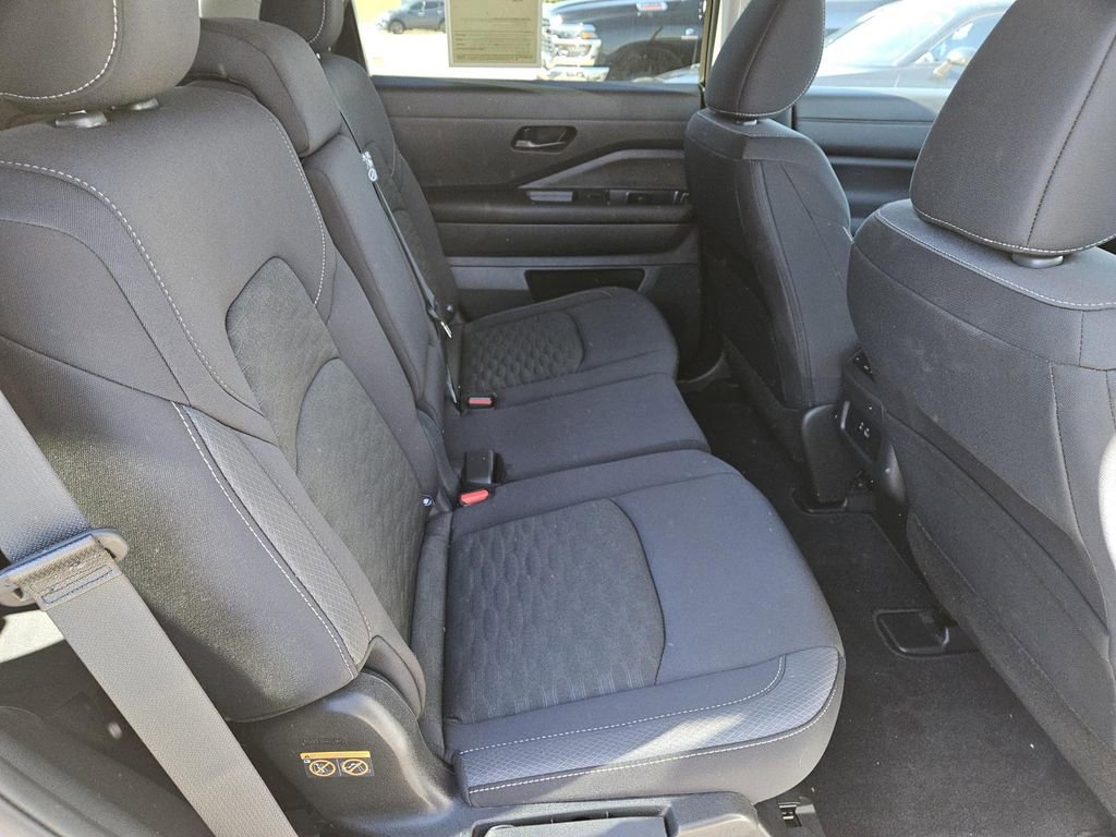 Used 2024 Nissan Pathfinder SV image 32