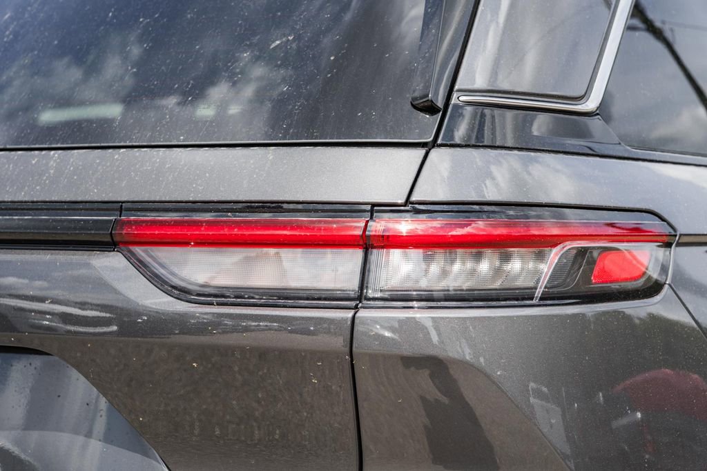 New 2025 Jeep Grand Cherokee Laredo X w/ Luxury Tech Group I image 7