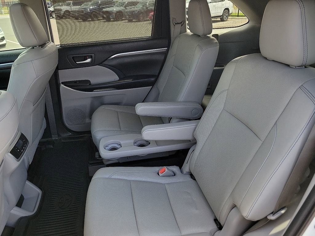 Used 2019 Toyota Highlander Limited FWD image 13