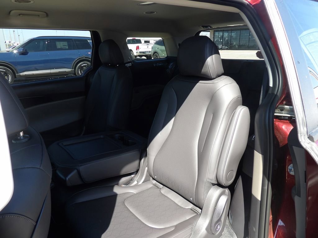 New 2026 Kia Carnival FWD image 25