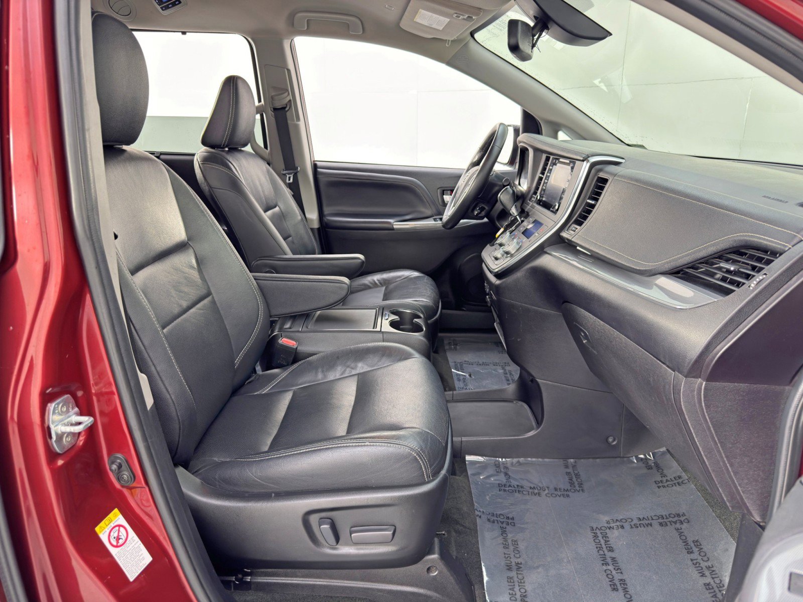 Used 2019 Toyota Sienna SE w/ Carpet Mat Package FWD image 14