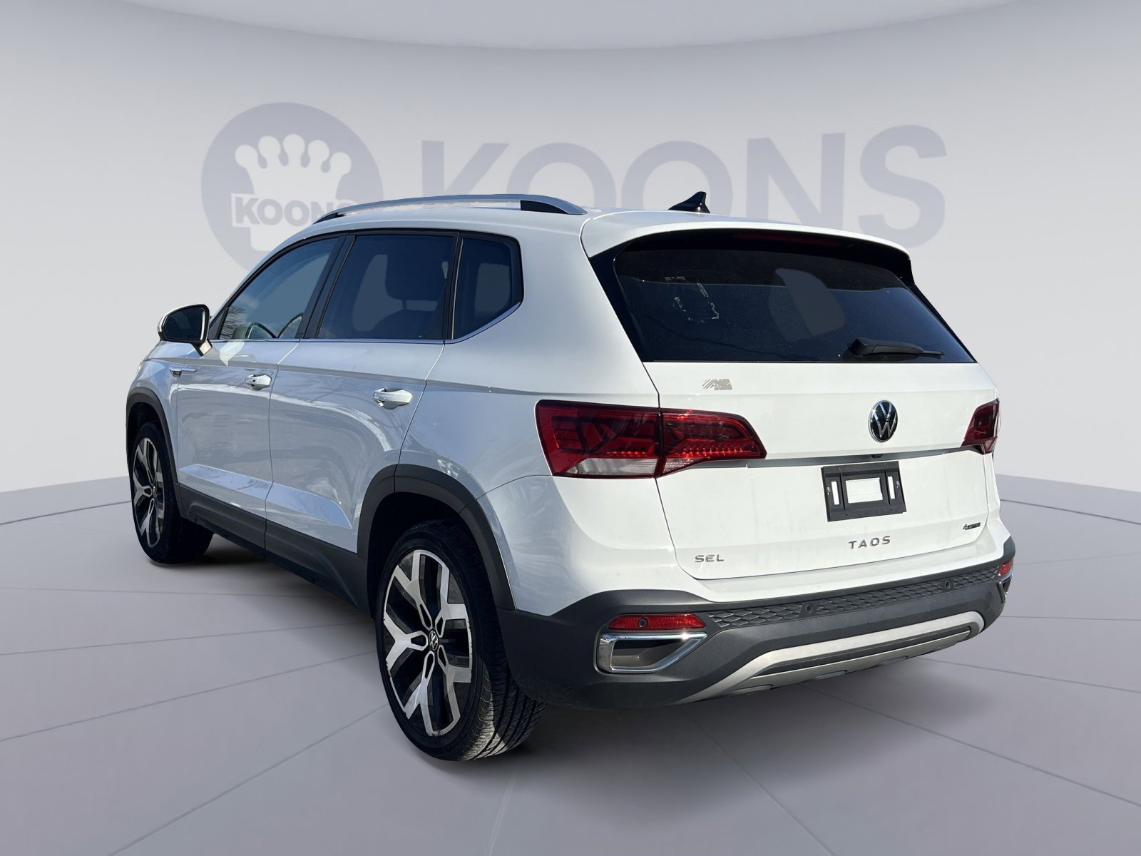 Used 2022 Volkswagen Taos SEL image 4