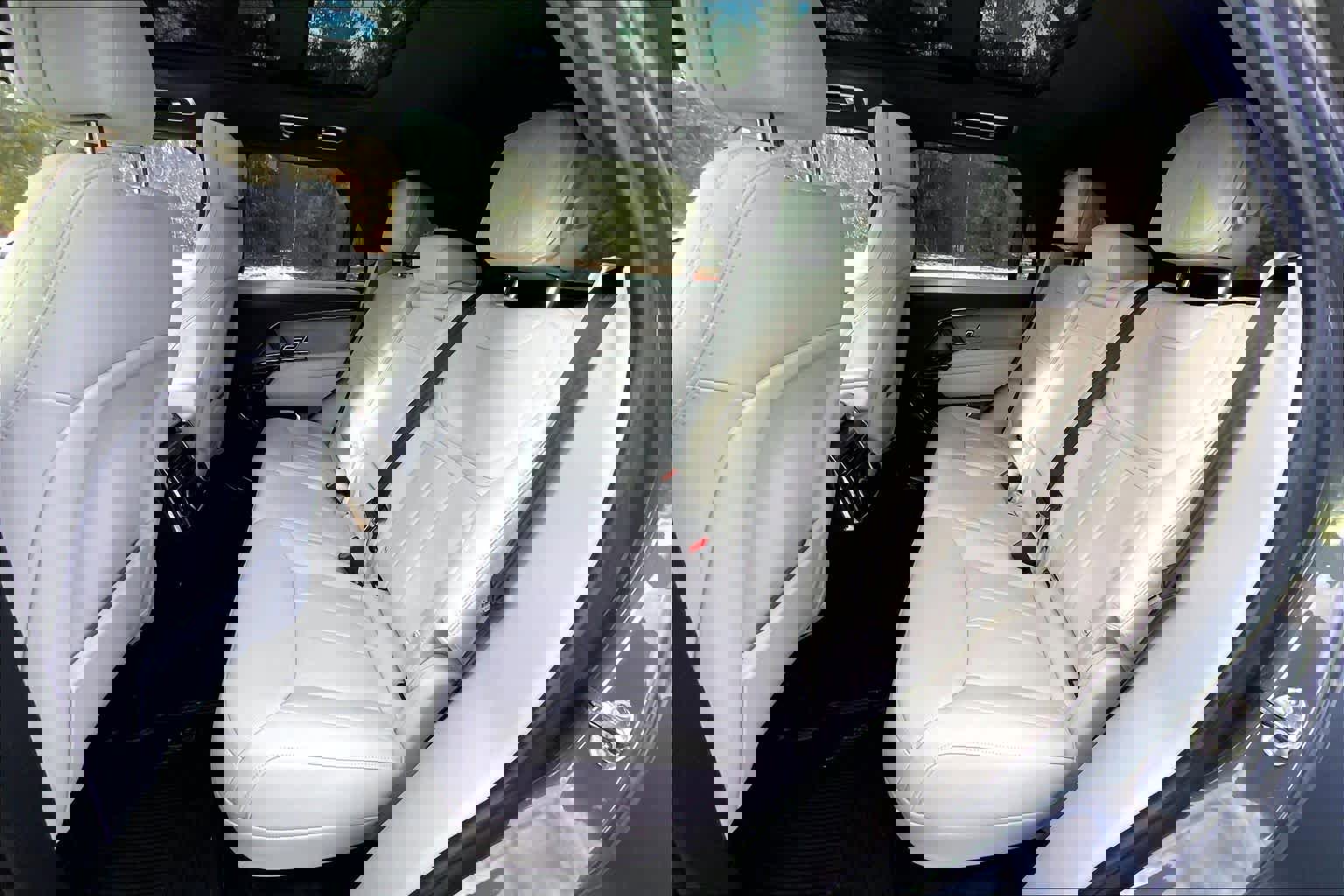 Used 2025 Land Rover Range Rover Sport SE image 19