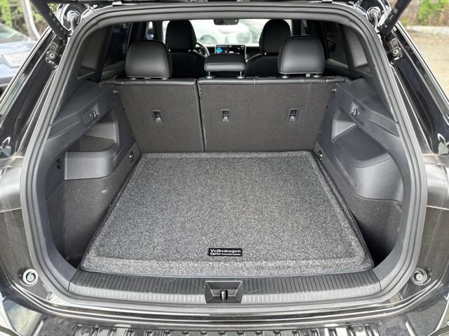 Used 2025 Volkswagen Tiguan SE R-Line AWD/4WD image 30