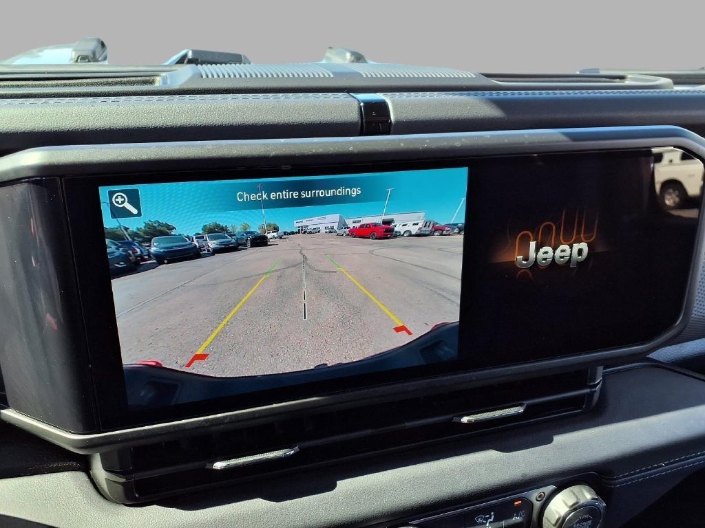 Used 2026 Jeep Gladiator Mojave AWD/4WD image 7