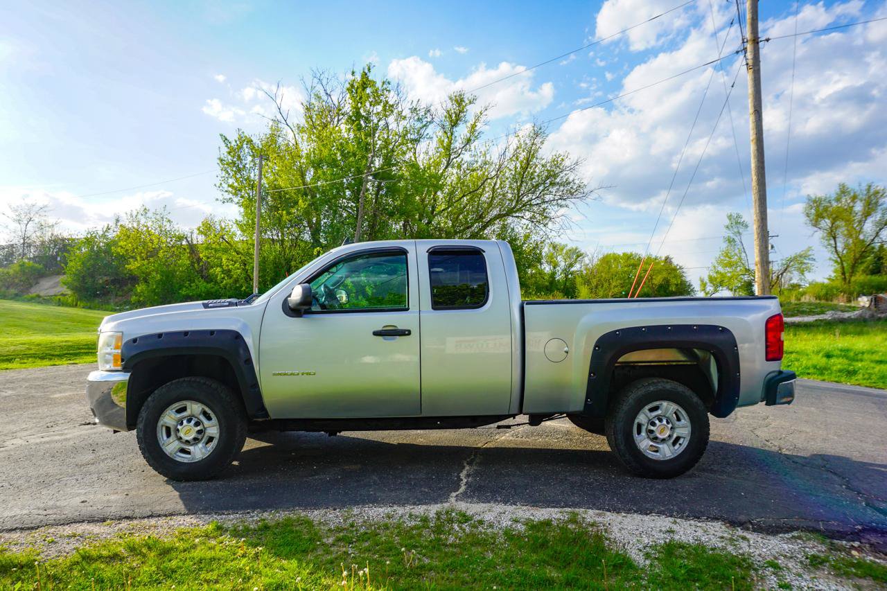 Used 2010 Chevrolet Silverado 2500 LT w/ Interior Plus Package AWD/4WD image 7