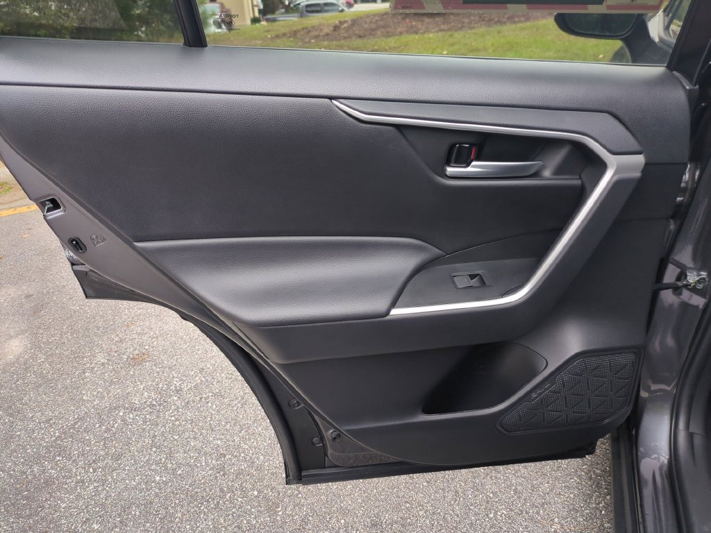Used 2024 Toyota RAV4 XLE w/ Convenience Package FWD image 30