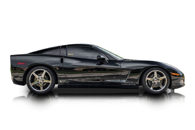 Used 2008 Chevrolet Corvette Coupe w/ Preferred Equipment Group RWD image 2