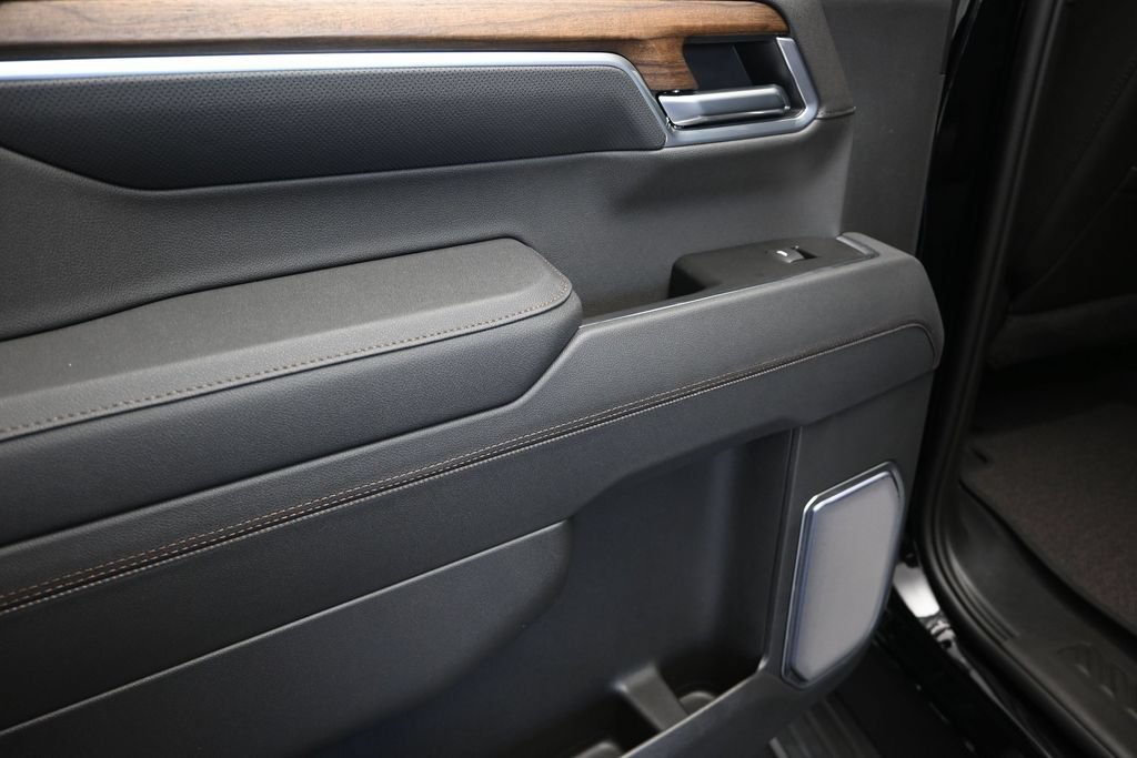 New 2026 Chevrolet Silverado 1500 High Country w/ Midnight Edition AWD/4WD image 15