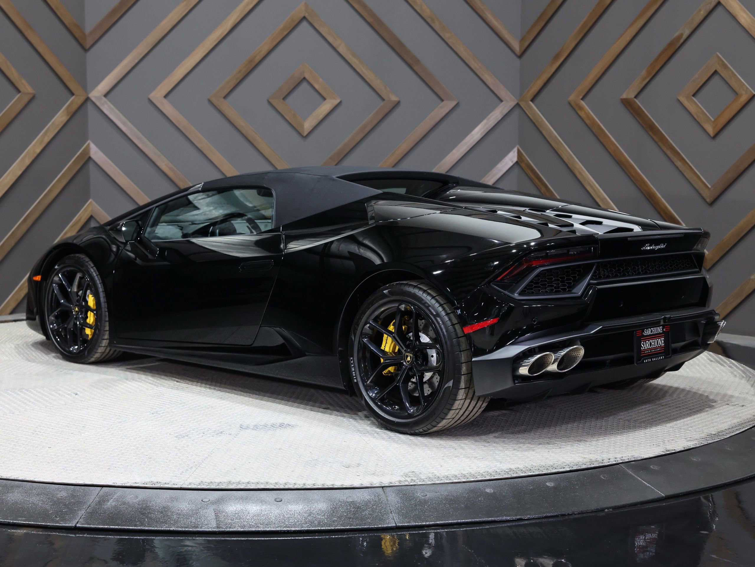 Used 2018 Lamborghini Huracan LP 580-2 RWD image 17