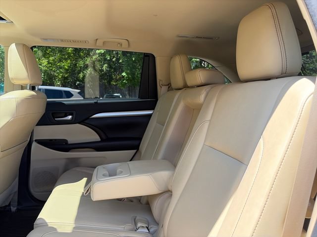Used 2017 Toyota Highlander XLE AWD/4WD image 28