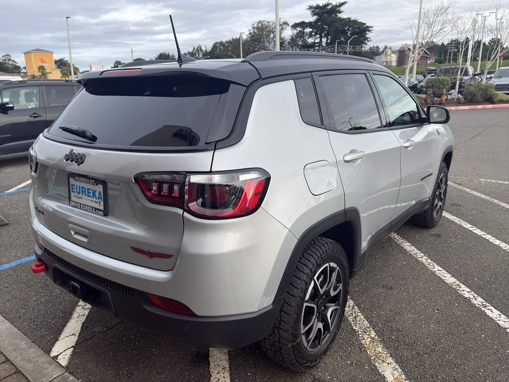 New 2026 Jeep Compass Trailhawk w/ Sun, Sound & Navigation Group AWD/4WD image 25