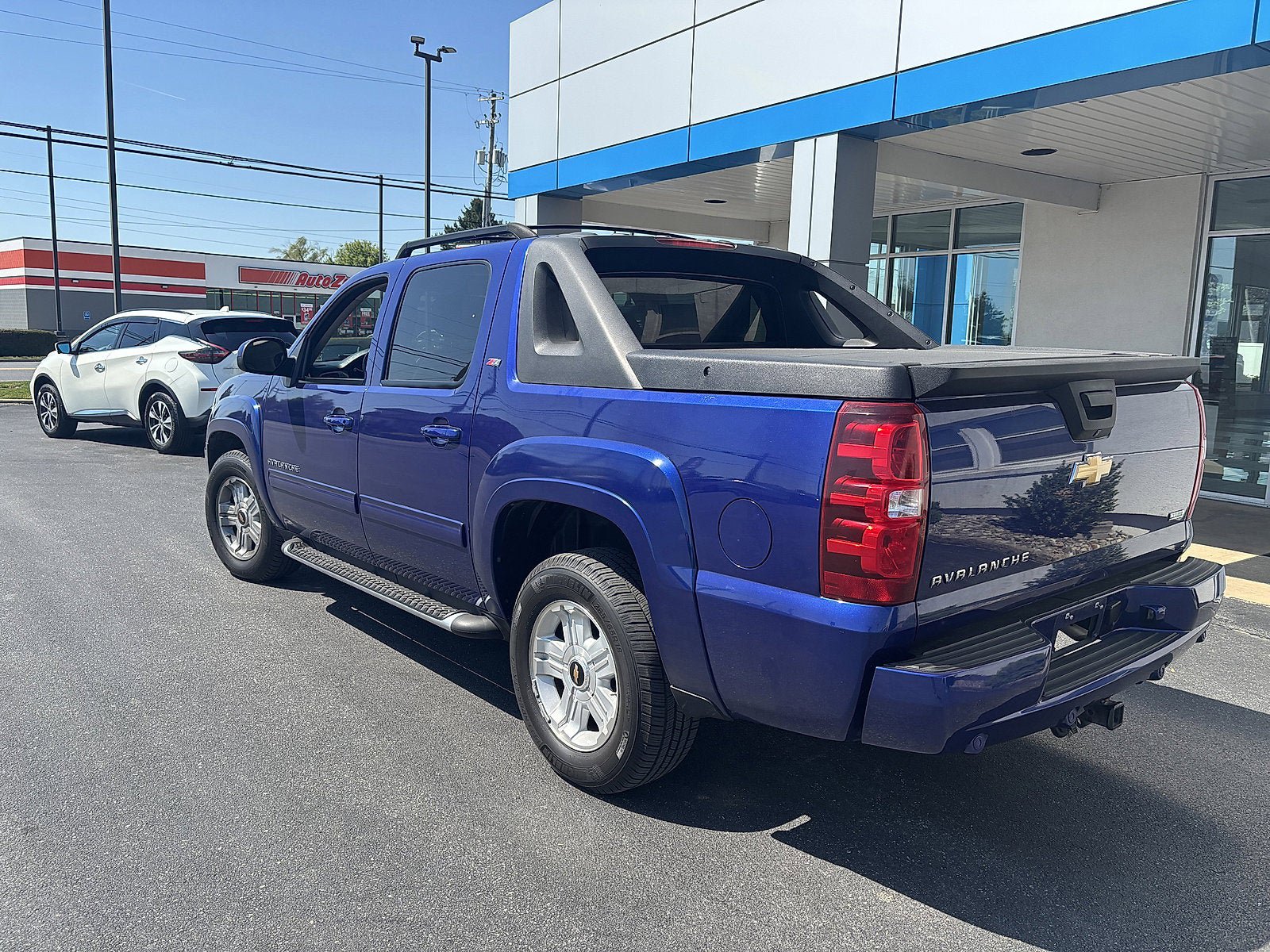 Used 2010 Chevrolet Avalanche LT AWD/4WD image 3