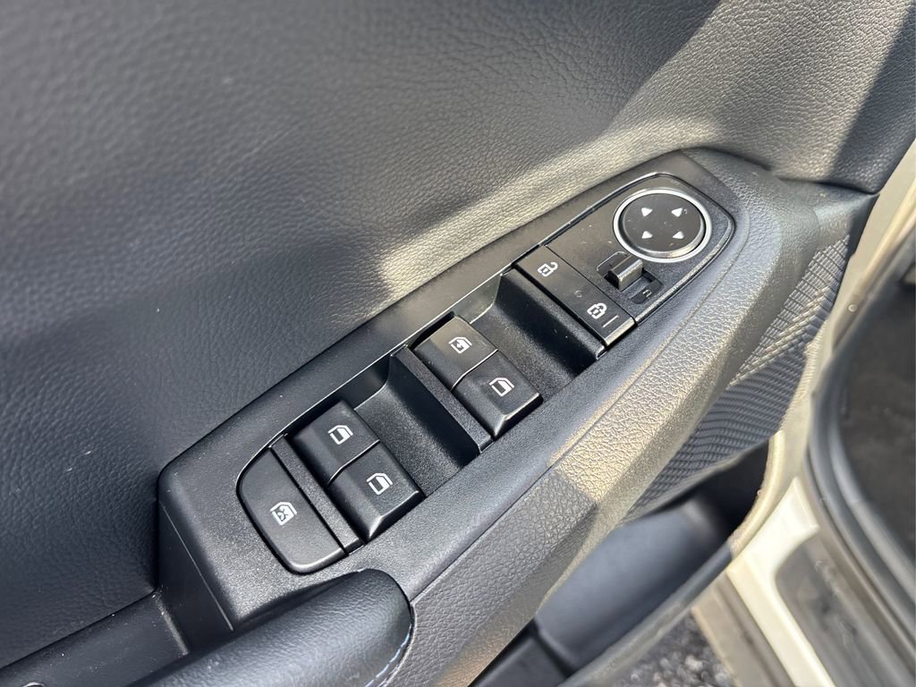 Used 2023 Kia Seltos S image 32