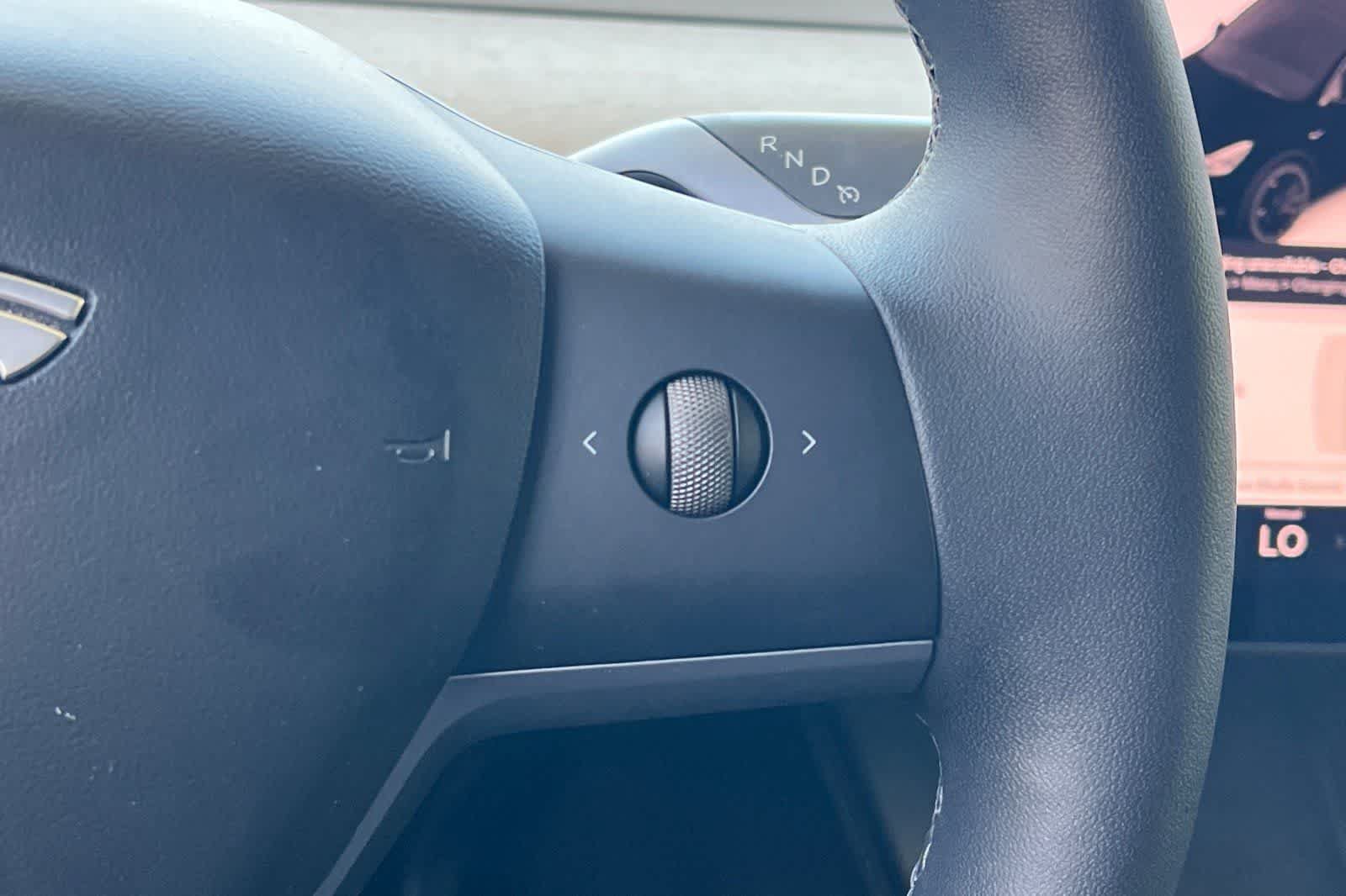 Used 2022 Tesla Model Y Performance AWD/4WD image 30