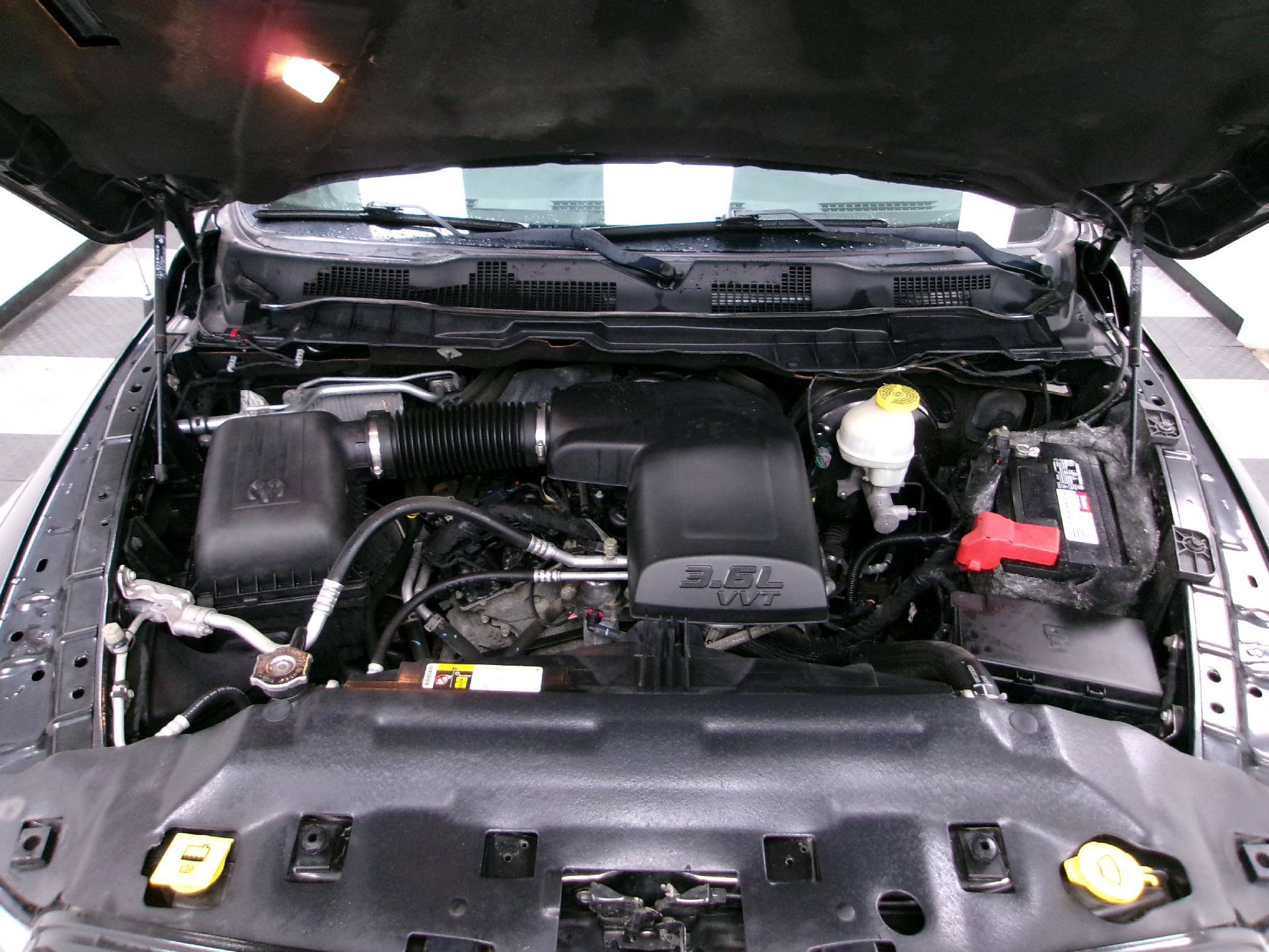 Used 2017 RAM 1500 Express AWD/4WD image 16
