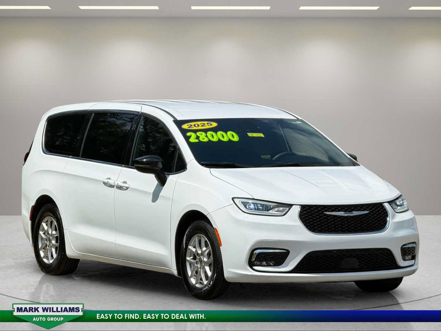 Used 2025 Chrysler Pacifica Select FWD image 2
