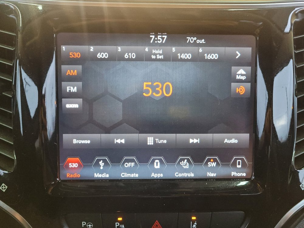 Used 2019 Jeep Cherokee Overland w/ Technology Group AWD/4WD image 25